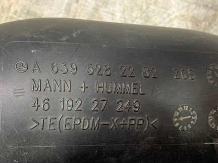 Патрубок воздушный Mercedes V-Class W639 272.978