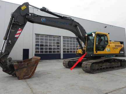 Стекло лобовое нижнее на Экскаватор Volvo 460 Blc