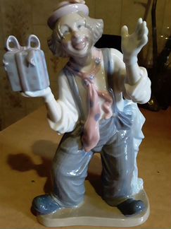 Большая новая форфоровая статуэтка 