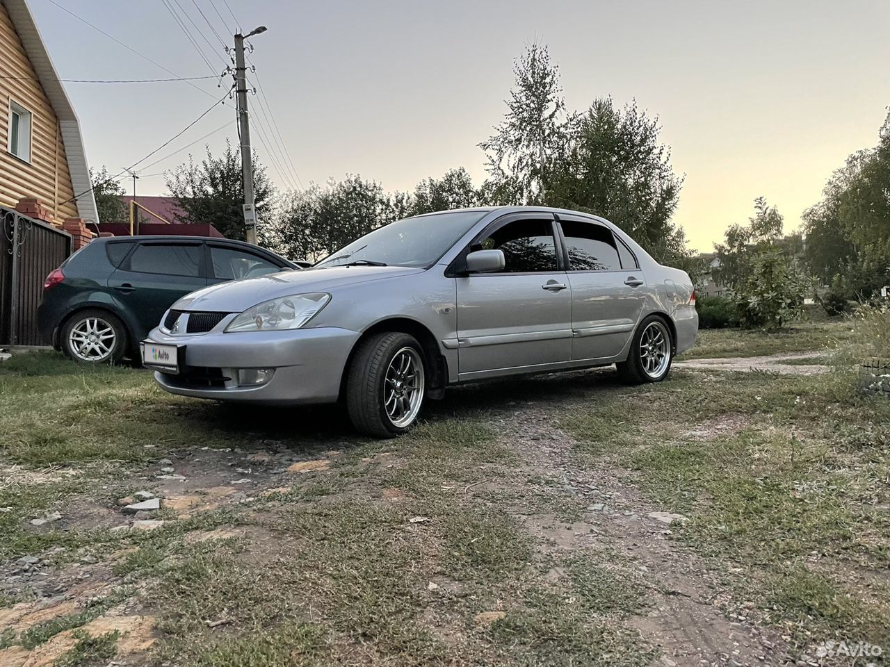 Ниссан Альмера бежевый 2007. Ниссан Альмера Классик тонировка 35%. Nissan Almera Classic тонированная. Nissan Almera Classic диски.