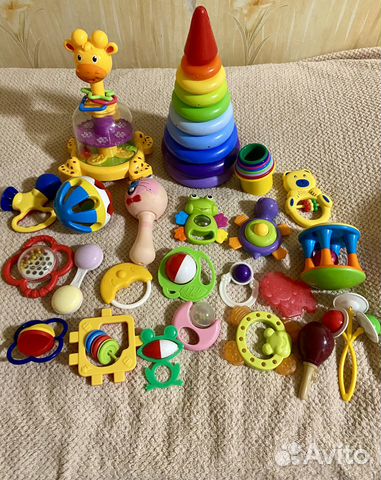 Погремушки, юла, пирамидки