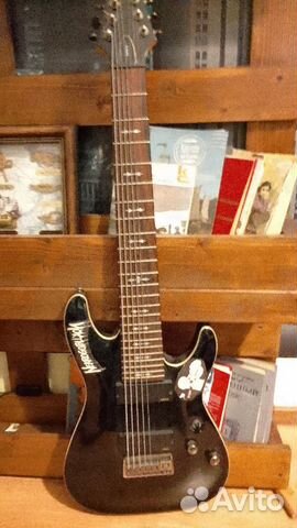 Восьмиструнная электрогитара