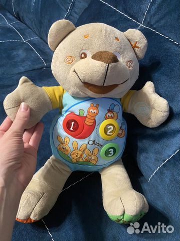 Развивающая игрушка говорящий мишка chicco teddy