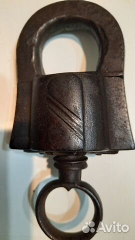 Навесной замок старинный