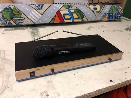 Радиомикрофон + база Invotone WM210