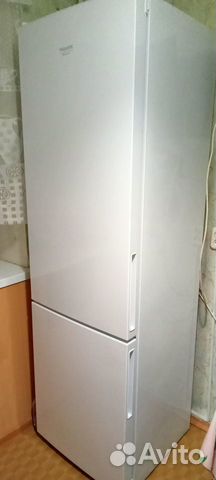 Холодильник Hotpoint-Ariston HF4200 W -ноу фрост