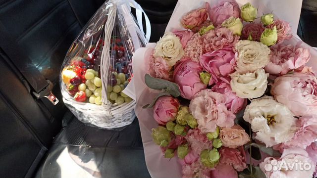 Подарочная коробка или корзина с фруктами