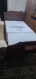 Кровать с подъемным механизмом