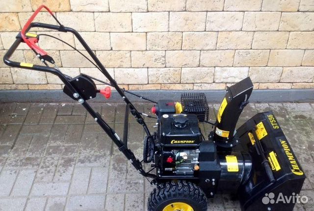 Снегоуборщик Champion ST 556