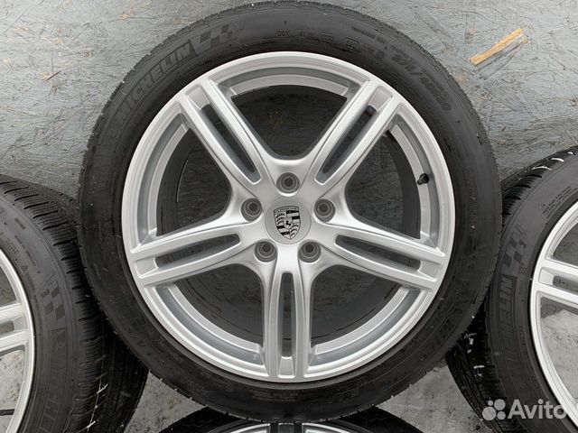 Оригинальные колеса на Porsche Panamera 971 R20