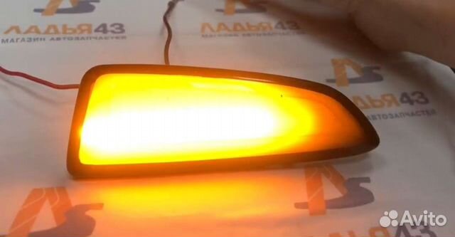 Повторители поворотов Лексус в крыло черная плазма