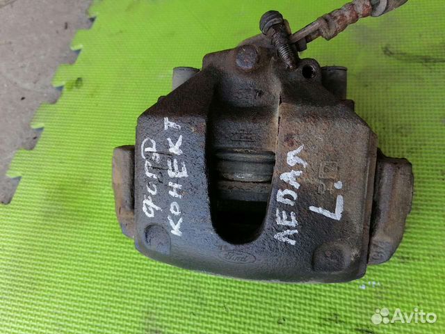 Суппорт передний левый Форд Торнео Коннект