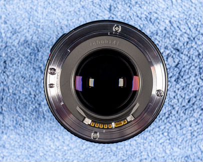 Canon EF 85 mm f/1.8 + два фильтра и чехол