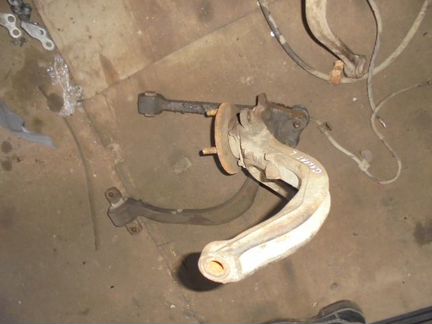 Кулак поворотный передний левый Mitsubishi Galant