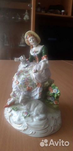 Фарфоровая статуэтка