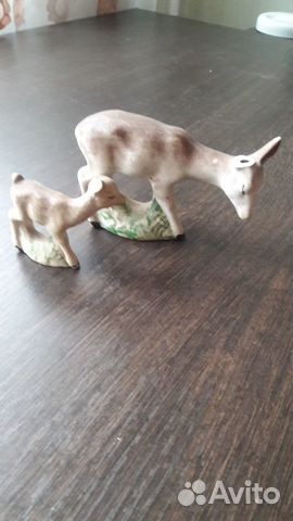 Статуэтки фарфоровые олень и олененок(с дефектом )