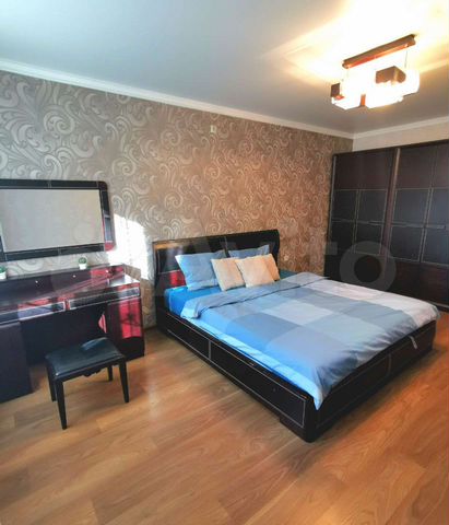 2-к. квартира, 70 м², 1/17 эт.