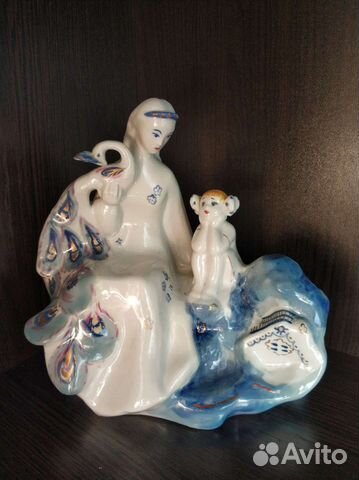 Фарфоровая статуэтка 