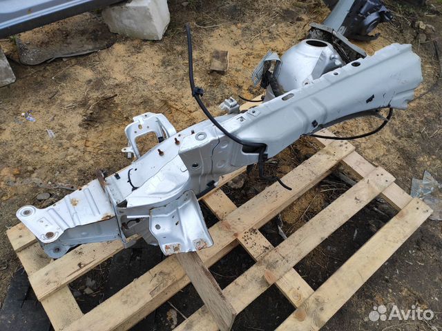 Лонжерон со стаканом левый на Opel Astra H