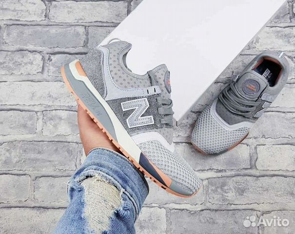 Женские кроссовки