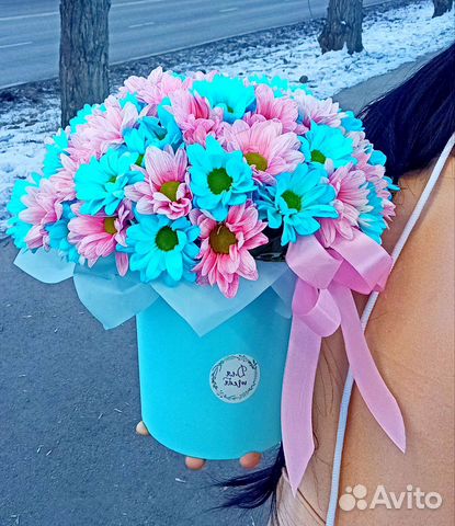 Букет в коробке из ромашек ко дню матери