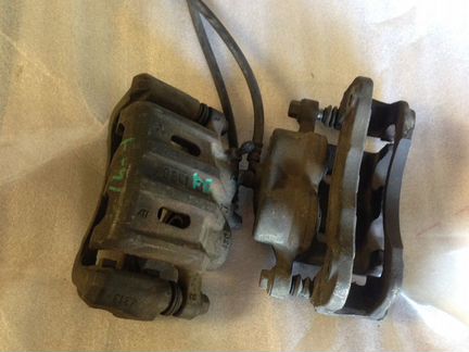 Суппорт передний правый Mitsubishi Diamante F41a