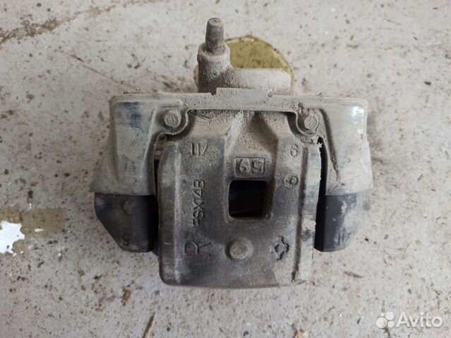 Тормозной суппорт задний правый Toyota Land Cruise