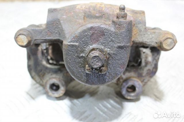 Суппорт передний правый Nissan Maxima a32