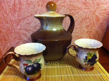 Чайные сервизы, горшочки, супница и сливочник