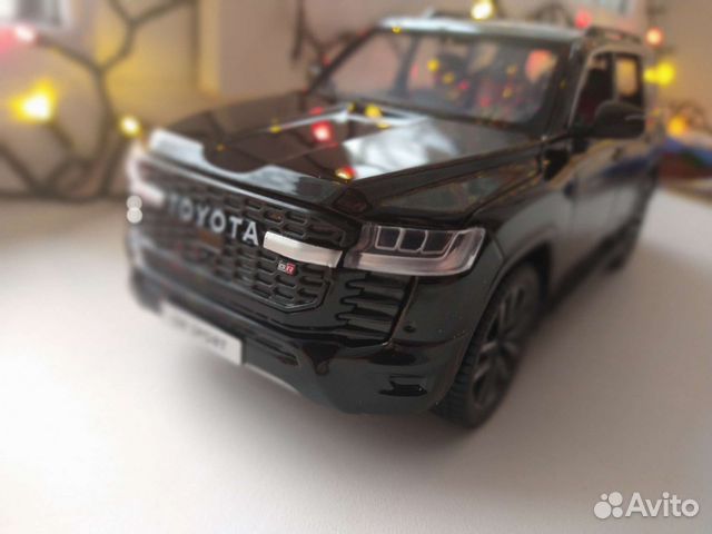 Toyota Land Cruiser GR Sport модель 1:24
