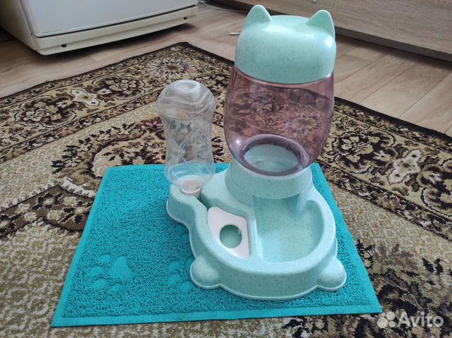 Миска кормушка с поилкой и ковриком для кошек