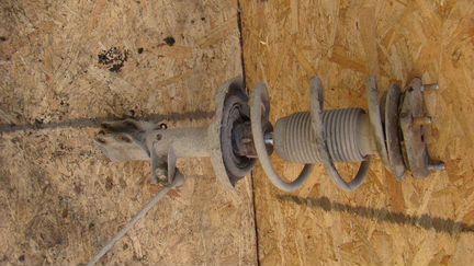 Стойка амортизатор передняя левая Kia Ceed 2011