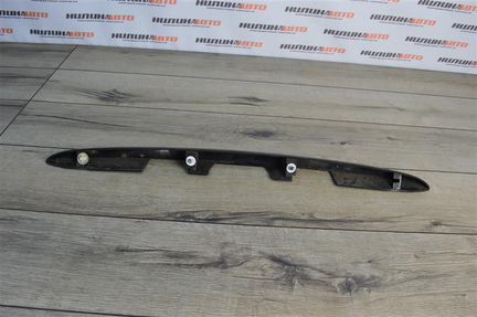 Накладка крышки багажника Пежо 206