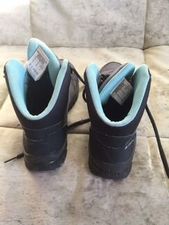 Спортивные ботинки