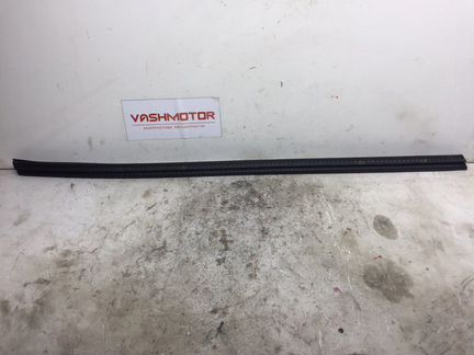 Уплотнитель двери передний левый Audi A4 2.0 tfsi