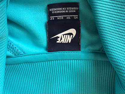 Найк оригинал авито. Найк вещи оригинал. Made in Vietnam Nike оригинал или нет. Костюм найк 2000г неоновый-лайм. Костюм найк шов снаружи.