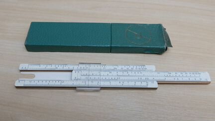 Логарифмическая линейка, в отличном состоянии