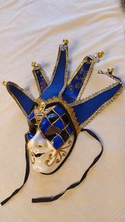 Венецианская карнавальная маска с бубенчиками