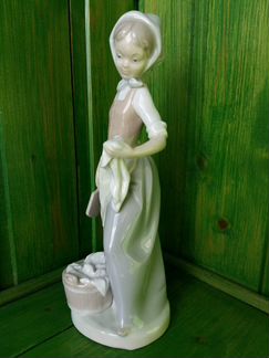 Статуэтка Маленькая прачка, NAO by lladro