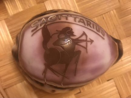 Ракушка со знаком зодиака