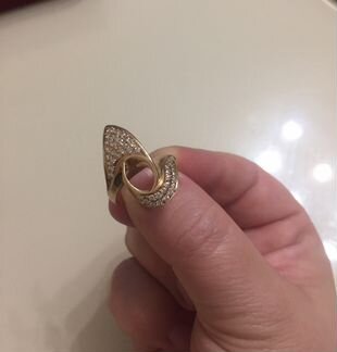 Кольцо золотое очень красивое шикарное 18,5 с фиан