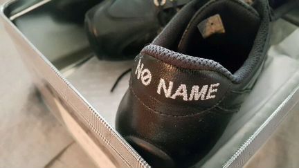 Новые сникерсы NO name