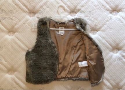 S. Oliver светло-серый меховой жилет