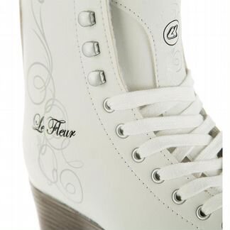 Фигурные коньки LE fleur FUR