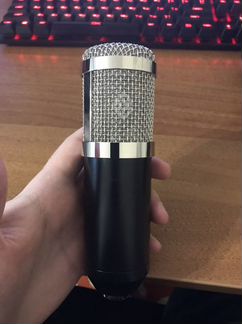 Продам BM 800 в связке с аудиокартой Behringer um2