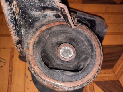 Опора двигателя правая Nissan Primera P12