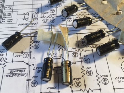 Конденсатор Elna Silmic II 10мкф 16в