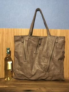 Шоппер кожаный. Огромный. Но уже в годах