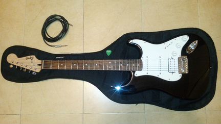 Электрогитара Fender+комбик+чехол+кабель