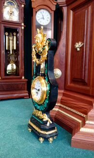 Часы каминные из мрамора и малахита